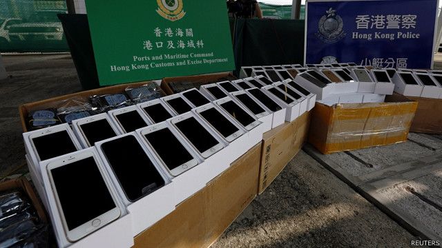 iPhone6還沒有在大陸出售,許多人試圖走私新款手機被海關截獲