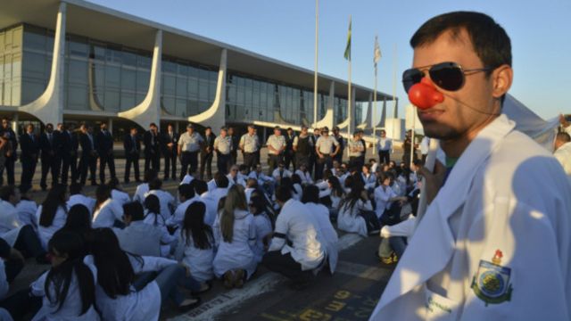 Médicos e governo esto em p de guerra h mais de um ano, desde o lançamento do programa Mais Médicos