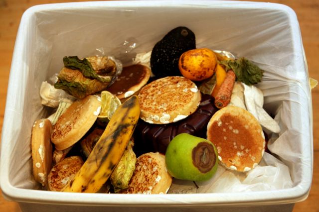 ما السبيل إلى الحد من ظاهرة إهدار الطعام Bbc News عربي