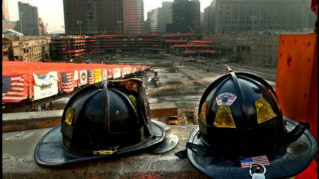 美國消防官員說，三名在13年前911恐怖襲擊時參加世貿大廈搶救工作的消防員，在同一天死於癌症。