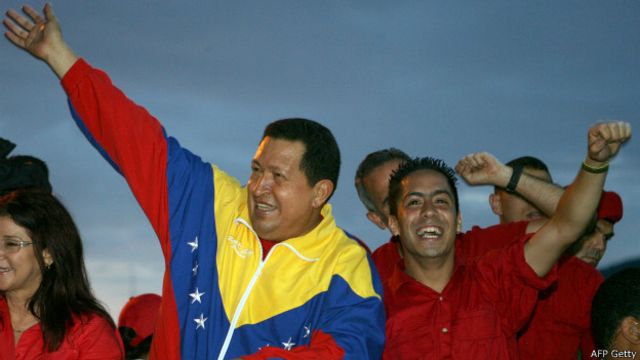 Robert Serra con Hugo Chávez