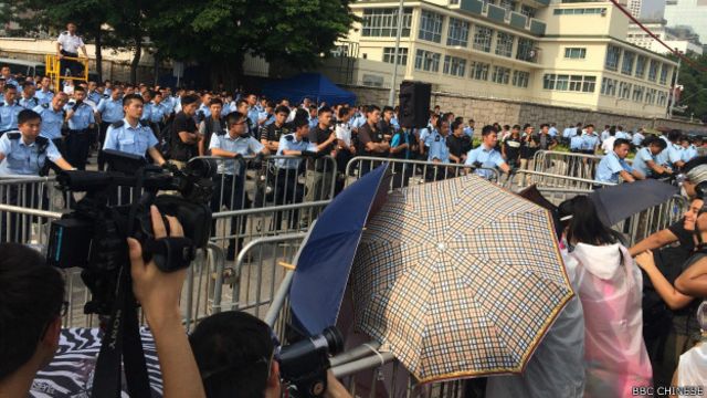香港占中示威第六天政府总部暂停开放 c News 中文