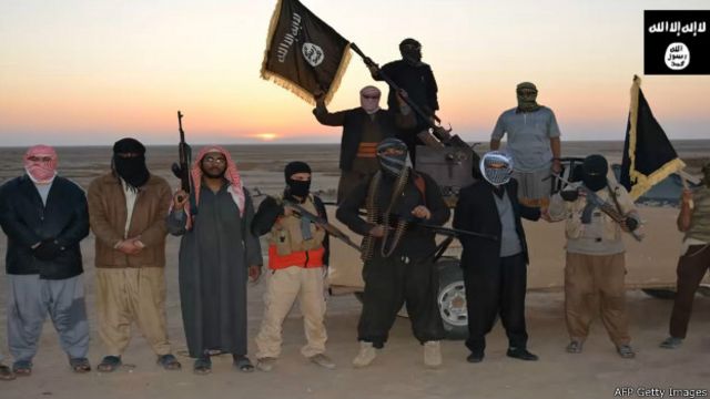 Imagen de militantes de Estado Islámico tomada de un video