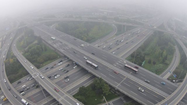 中國7個省市周六（11日）繼續受到嚴重霧霾天氣影響，其中北京和天津部分地區陷入重度霧霾。