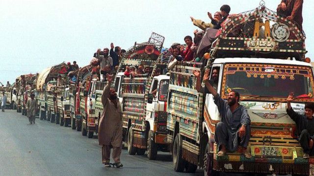 افغانستان هم اکنون حدود پنج میلیون مهاجر در پاکستان و ایران دارد