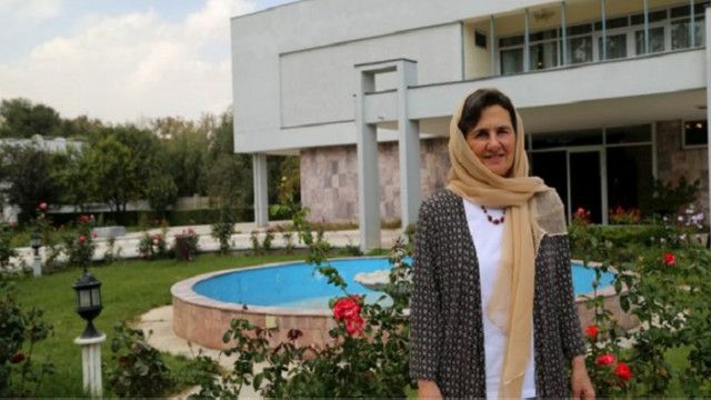 لأول مرة في أفغانستان زوجة الرئيس تتجه إلى الأضواء Bbc News عربي