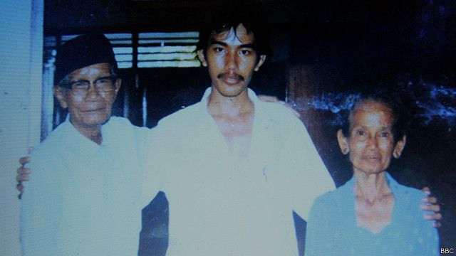 Jokowi kecil 'suka menangis jika ditinggal di rumah' - BBC ...