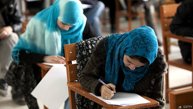 دانشجوی دانشگاه کابل مجبورم لباس شوخ و شنگ نپوشم Bbc News فارسی