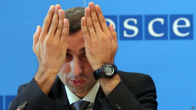 Поль Пикар, исполняющий обязанности главы миссии наблюдателей на КПП "Гуково", считает, что число наблюдателей нужно значительно увеличить