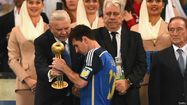 Presidente De Fifa Dijo Que Fue Incorrecto Balon De Oro Para Messi En Brasil 2014 Bbc News Mundo