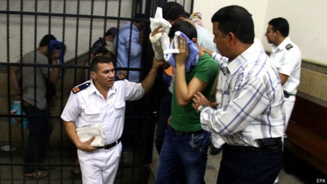 مصر میں بدکاری کے الزام میں گرفتار 26 افراد رہا Bbc News اردو