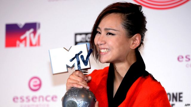 周笔畅摘取mtv欧洲音乐全球最佳艺人奖 c News 中文