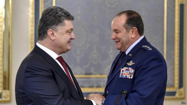 генерал Филип Бридлав и Петр Порошенко