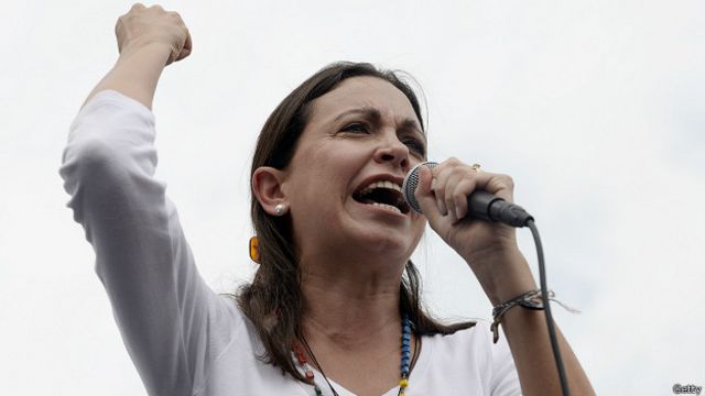 Venezuela: inhabilitan a María Corina Machado para ejercer cargos públicos  - BBC News Mundo