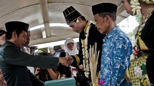 Ahmad Nurcholish Dan Pernikahan Beda Agama Bbc News Indonesia