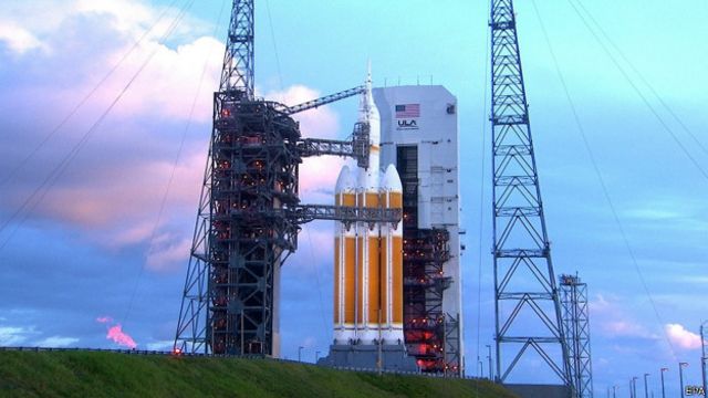 Ракета "Дельта-IV" ждет старта на мысе Канаверал во Флориде