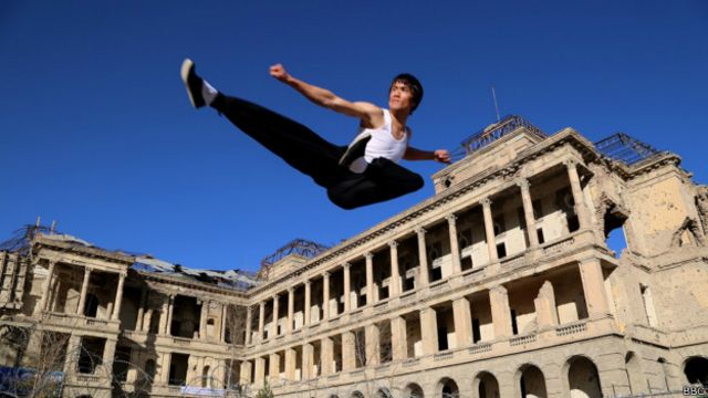 اژدها وارد می شود بروس لی افغانستان Bbc News فارسی