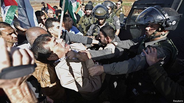 كان أبوعين يتولى الإدارة الخاصة بالمستوطنات