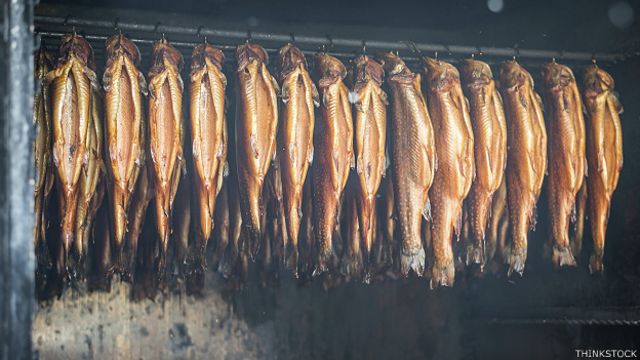 Ahumando salmón