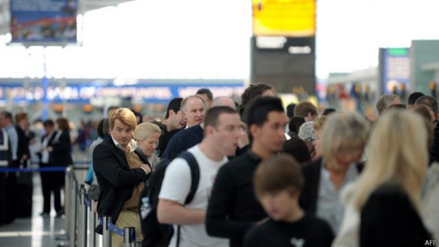Очереди пассажиров в аэропорту Хитроу