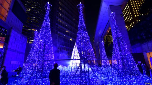 Cómo operan las luces del árbol y otras respuestas sobre tecnologías  navideñas - BBC News Mundo