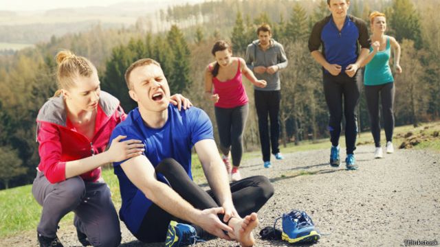 Es importante que las personas apliquen la técnica correcta para evitar lesiones a la hora de correr.
