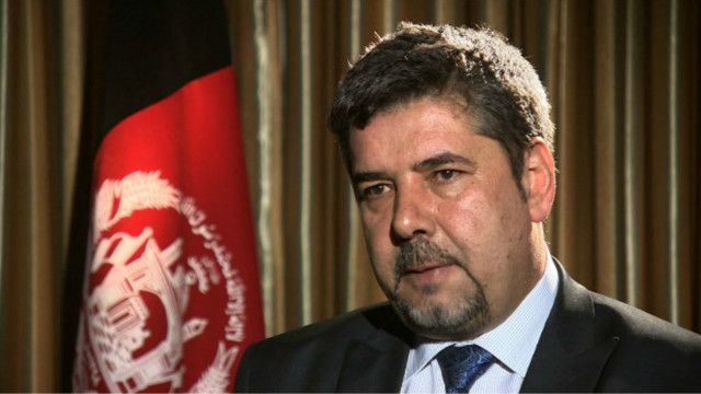 آقای نبیل گفته که رئیس جمهوری افغانستان بارها "به طور شفاهی" از او خواسته که کنارهگیری کند