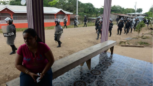 尼加拉瓜防暴警察進入圖勒小鎮
