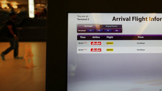新加坡樟宜機場航班顯示屏上的QZ8501班機信息（28/12/2014）