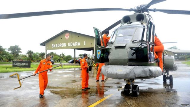 西加裏曼丹省庫布拉亞縣一支印尼空軍搜救股凖備出勤搜索QZ8501（28/12/2014）