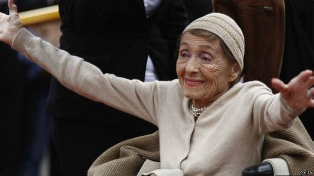 وفاة الممثلة الأمريكية لويز رينر عن عمر يناهز 104 عاما Bbc News عربي