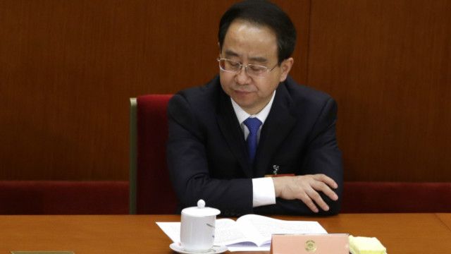令計劃的兒子2012年駕駛昂貴的法拉利賽車撞車身亡加速了令計劃垮台