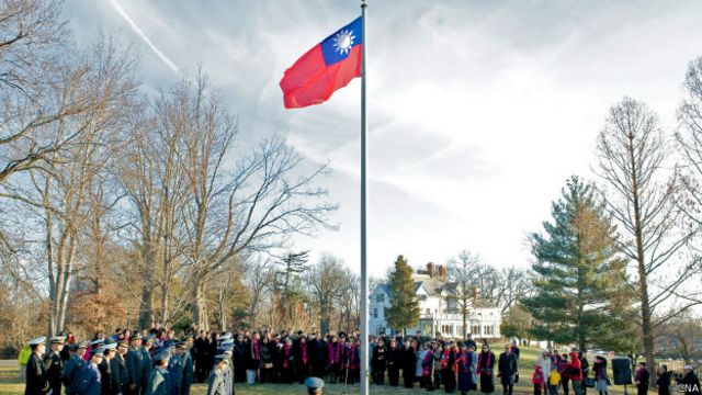 台灣在其駐華盛頓機構範圍內舉行升旗禮