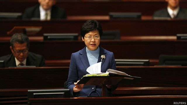 林鄭月娥在香港立法會宣讀啟動第二階段政改諮詢聲明（7/1/2015）