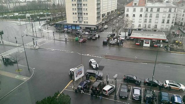 巴黎東部文森港（Porte de Vincennes）一家猶太人超市，槍手開槍打死2人並劫持多達5名人質。