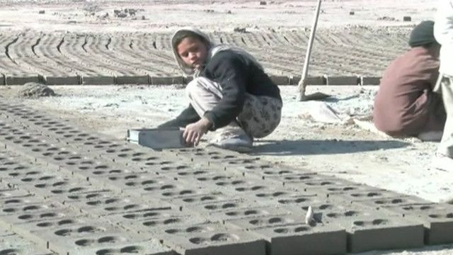 خانواده جامعه و نهادهای آموزشی افغانستان نا آگاهانه کودک آزارند Bbc News فارسی