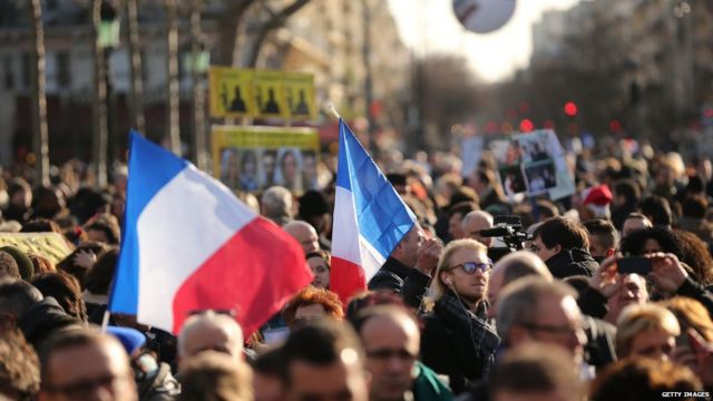 在遊行正式開始之前，很多法國民眾都在早晨聚集在巴黎中心地區。