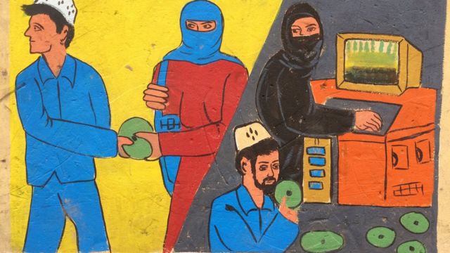 在絲綢之路經過的喀什市，當地清真寺旁邊的牆壁上一幅壁畫宣傳政府禁止的行為。這是當局在當地開展宣傳的典型例子。喀什人口90%為維吾爾族。