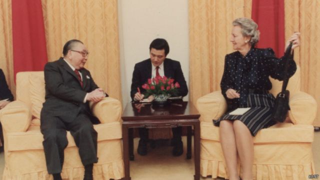 蒋经国1986年接见美国《华盛顿邮报》发行人葛兰姆女士（国民党党史馆提供）