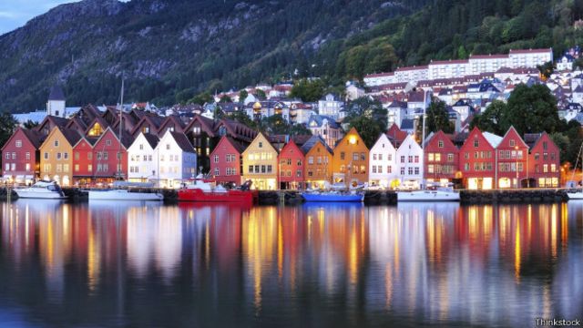 Escritor gera polêmica ao questionar 'paraíso' escandinavo - BBC