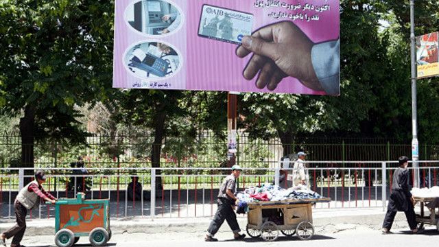ماشین آسیب دیده اقتصاد افغانستان در ۱۳۹۳ Bbc News فارسی
