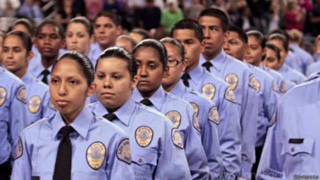 Formatura de cadetes da Polícia de Los Angeles em 2011 | Foto: Divulgação