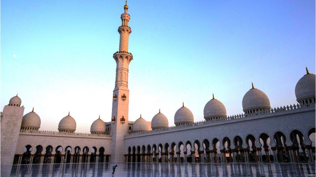 Masjid Dengan 82 Kubah Di Abu Dhabi Bbc News Indonesia