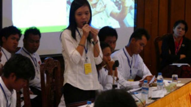 ကျောင်းသားနဲ့ လွှတ်တော် ရက်ချိန်း ကွာဟ - BBC News မြန်မာ
