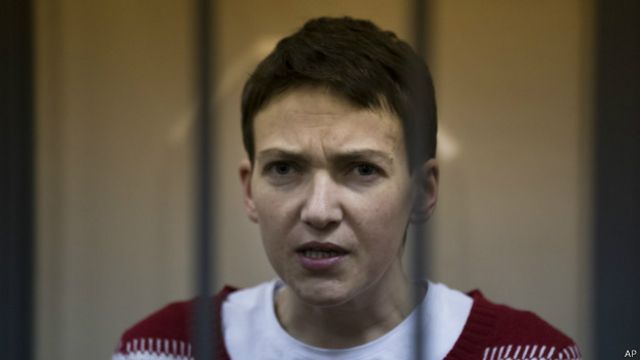 Адвокат: Надежда Савченко частично прекратила голодовку - BBC News ...
