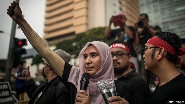 Kritik badan kehakiman putri Anwar Ibrahim ditahan - BBC ...