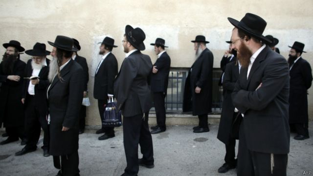 Gárgaras cometer secundario El duro camino de los judíos ultraortodoxos en busca de trabajo en Israel -  BBC News Mundo