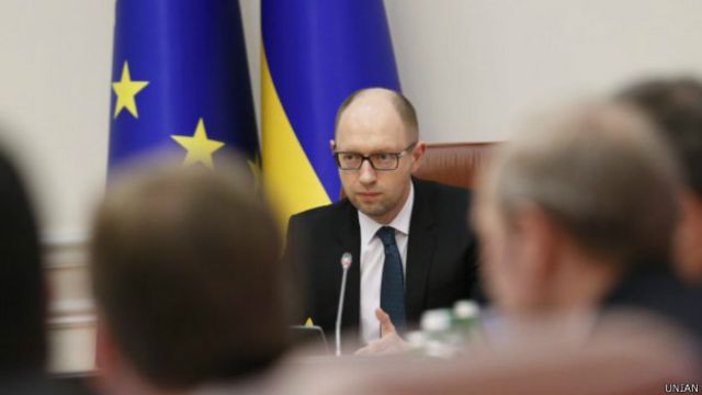 Во вторник Верховная Рада приняла закон, дающий право правительству в случае необходимости прекратить выплаты держателям международных долговых обязательств Украины