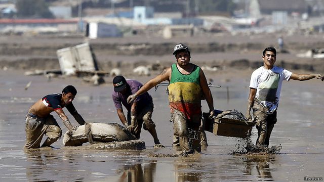 ¿Por qué se inundó el desértico norte de Chile?  BBC News Mundo