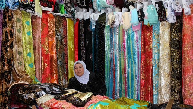 Фото: как встречают весну таджикские модницы? - BBC News ...